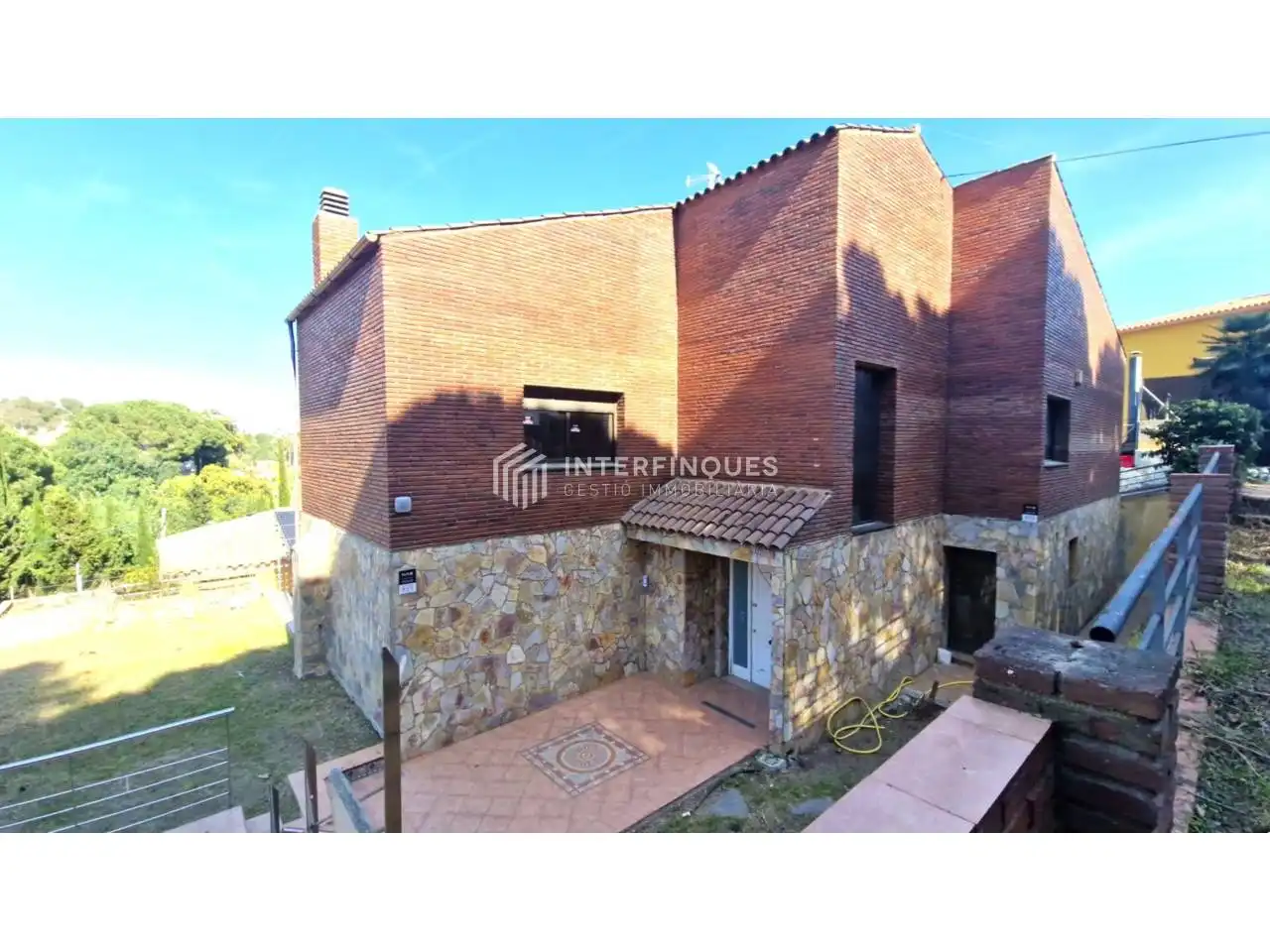 Vista exterior de Casa o xalet en venda en Premià de Dalt amb Calefacció, Jardí privat i Terrassa