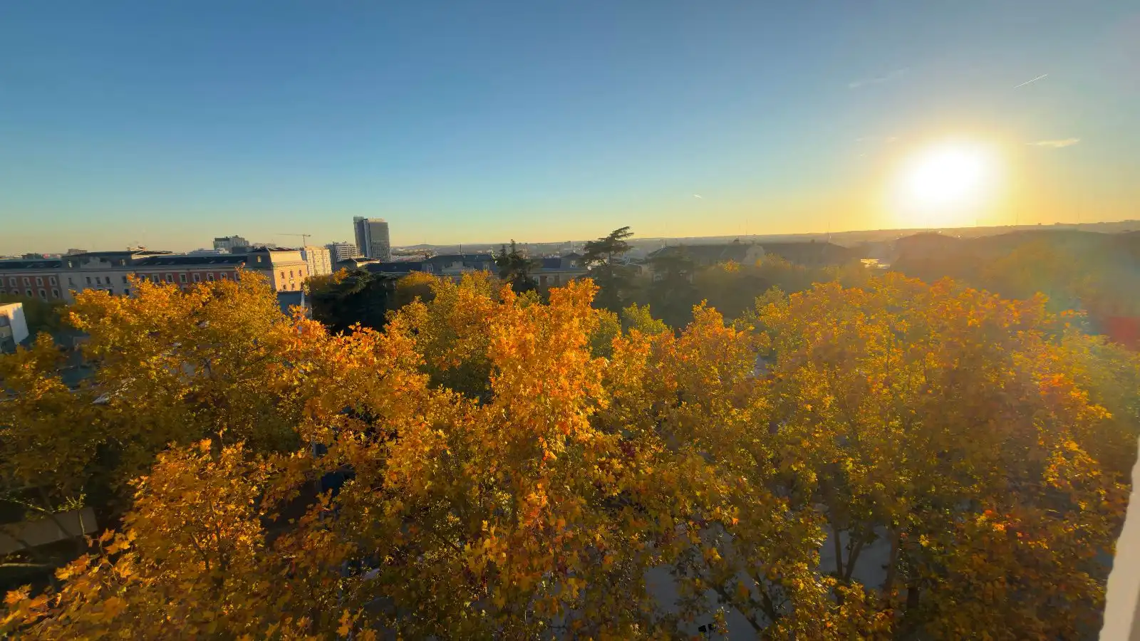 Vista exterior de Piso en venta en Madrid con Calefacción y Alarma