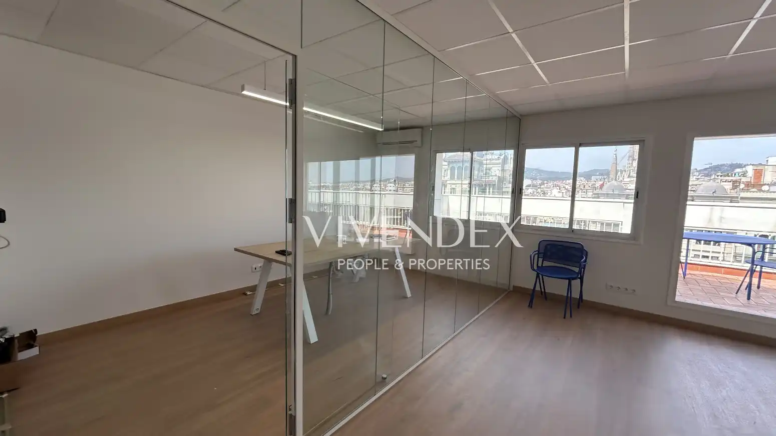 Oficina de alquiler en Barcelona con Calefacción, Terraza y Amueblado