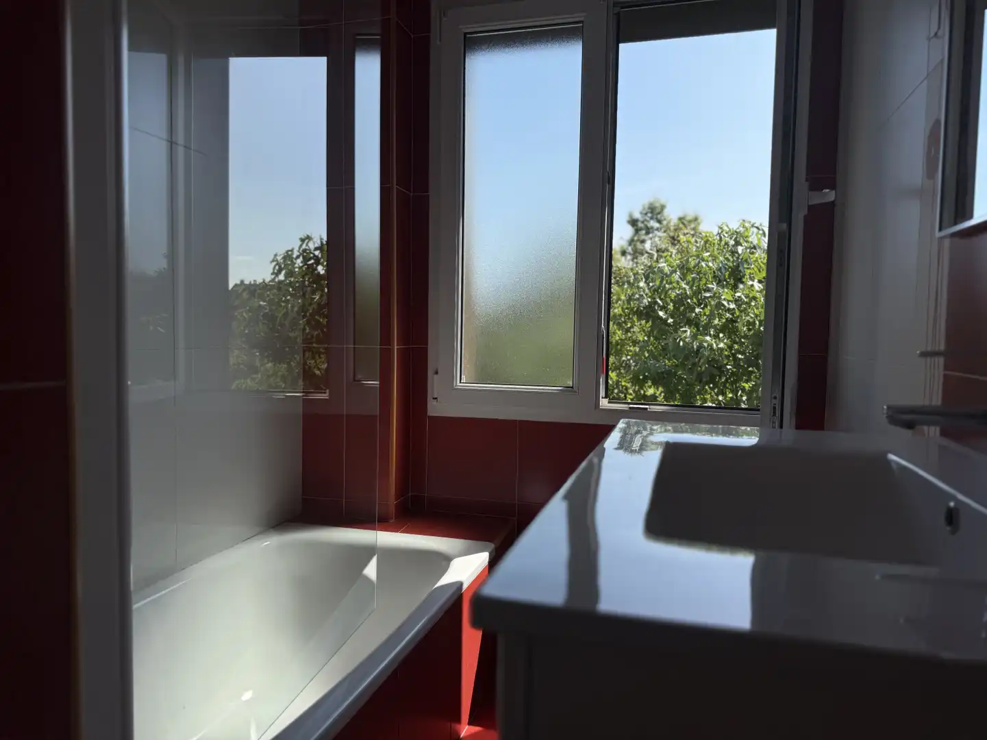 Bany de Pis en venda en Gijón  amb Jardí privat