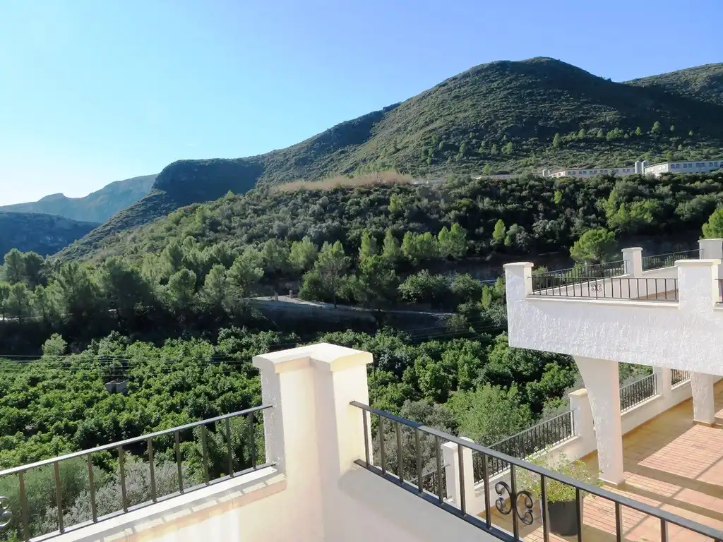 Vista exterior de Casa o xalet en venda en L'Atzúbia amb Jardí privat, Terrassa i Traster