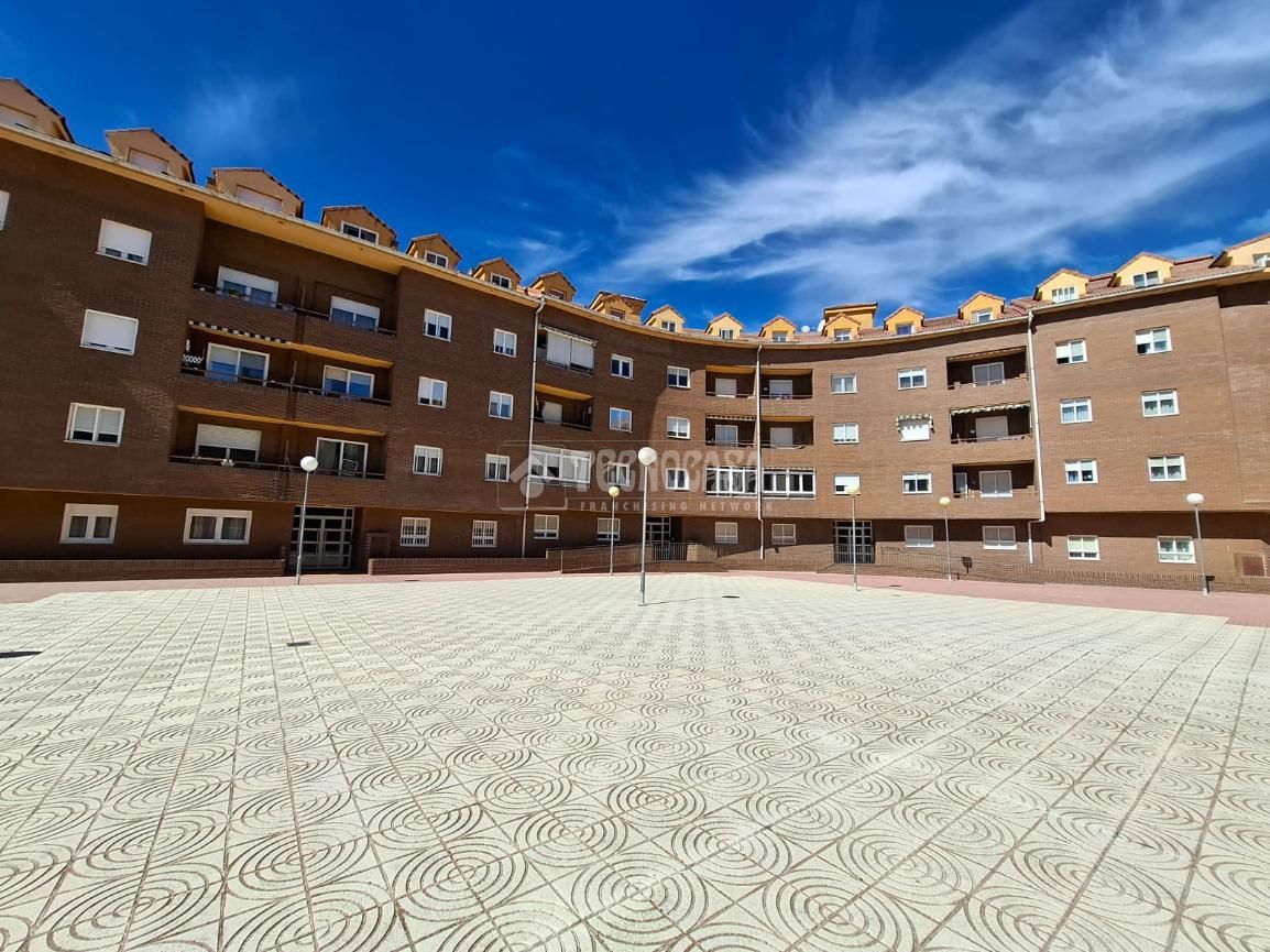 Vista exterior de Pis en venda en Ávila Capital amb Calefacció i Traster