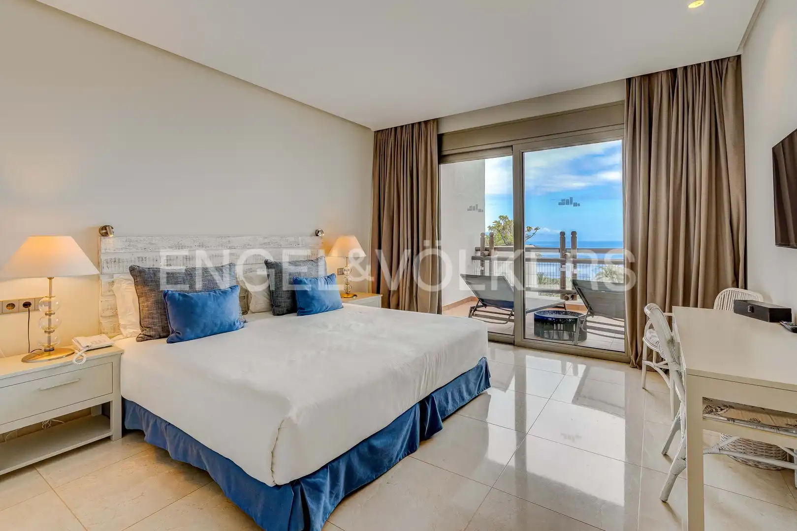 Habitación de Piso en venta en Guía de Isora con Aire acondicionado, Terraza y Piscina