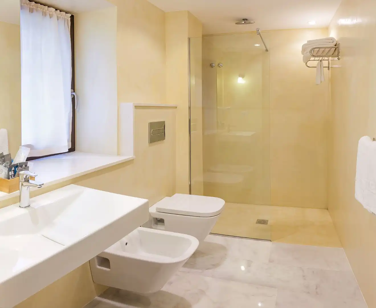 Badezimmer von Gebäude zum Verkauf in Valdés - Luarca, Asturias