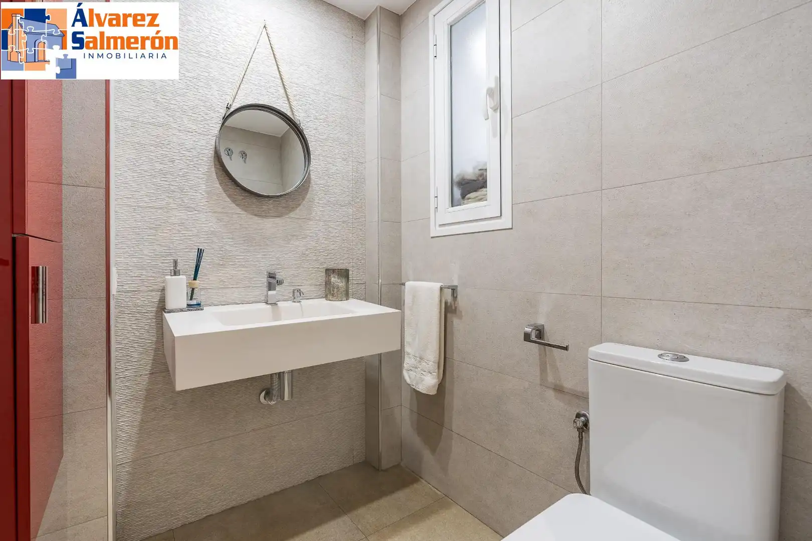 Badezimmer von Einfamilien-Reihenhaus zum Verkauf in Granada mit Privatgarten und Balkon