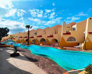 Vista exterior de Dúplex en venda en Adeje amb Terrassa, Piscina i Piscina comunitària