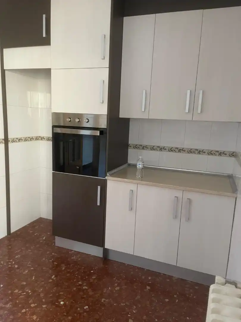 Küche von Wohnung zur Miete in Granada mit Heizung, Ofen und Waschmaschine