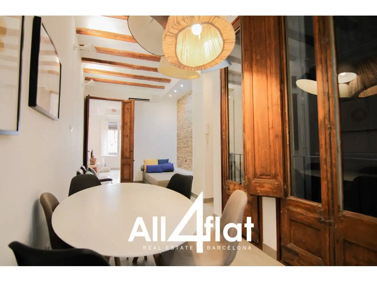 Flat with terrace for sale in Calle Nou de la Rambla, imagen 2