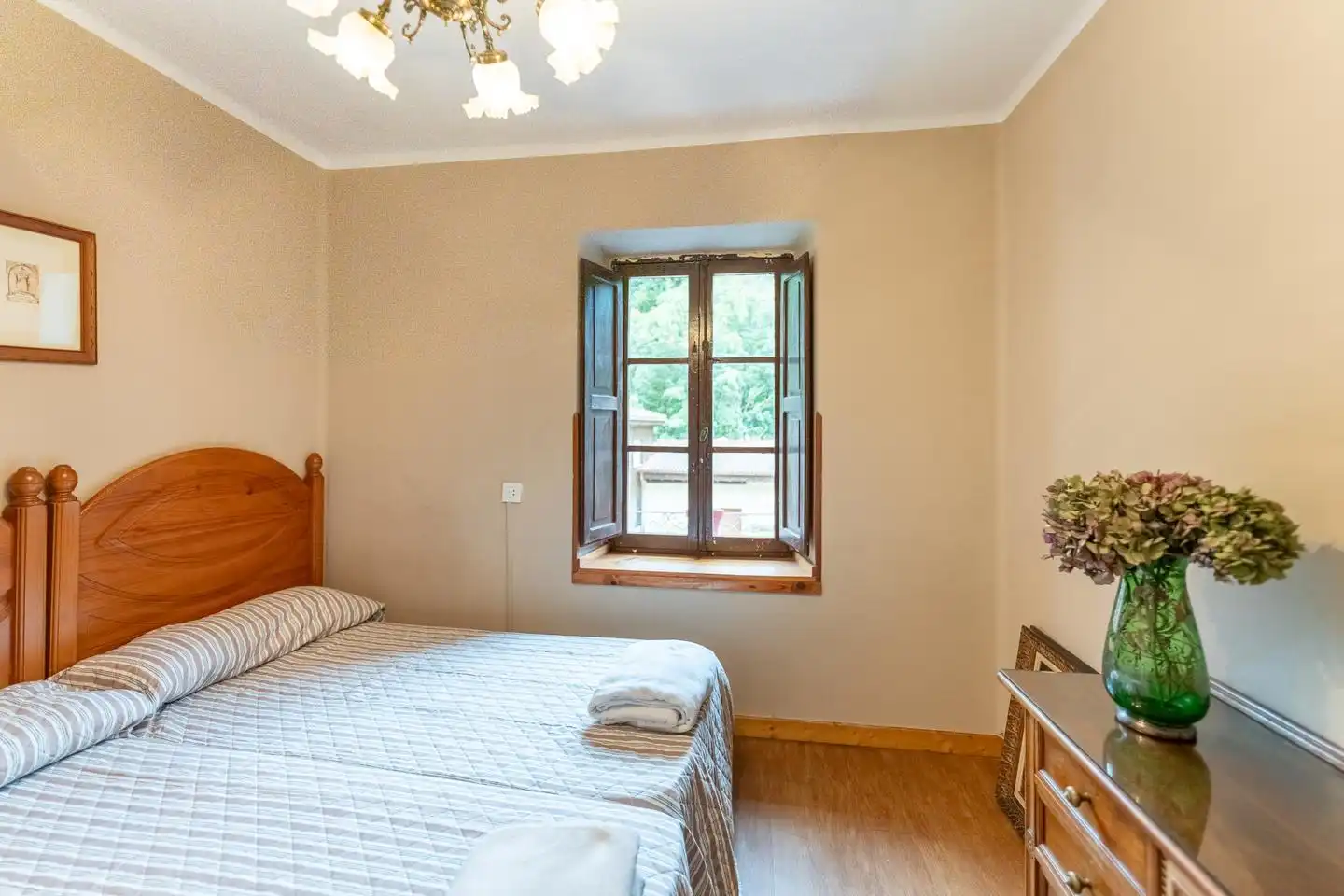 Habitación de Casa adosada en venta en Somiedo con Calefacción, Jardín privado y Terraza