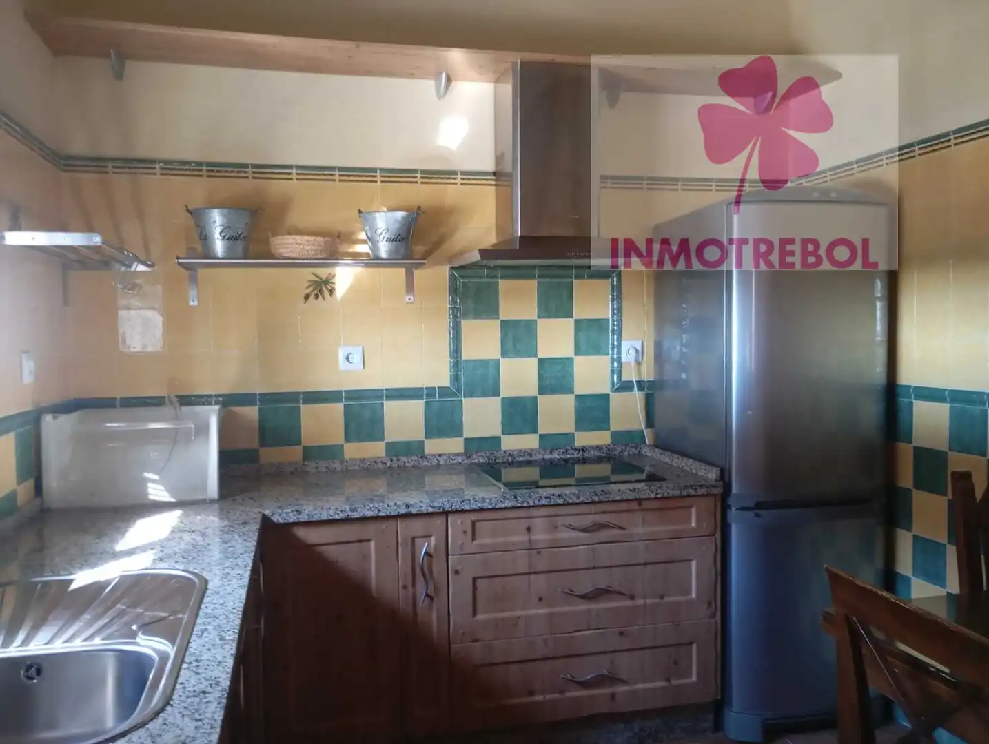Cuina de Casa o xalet en venda en Carrión de los Céspedes amb Jardí privat, Parquet i Piscina