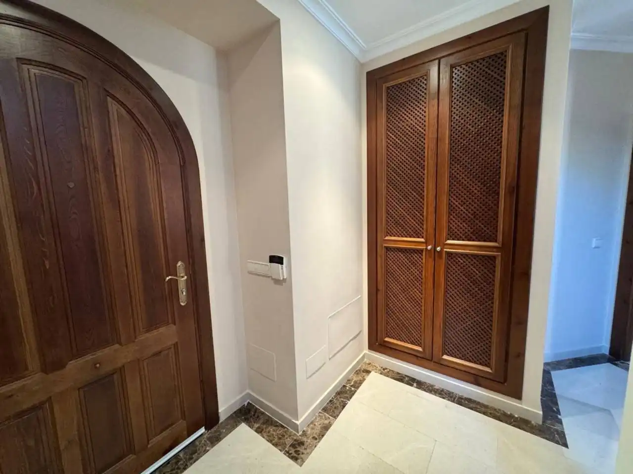 Einfamilien-Reihenhaus zum Verkauf in Cartagena mit Klimaanlage, Privatgarten und Terrasse