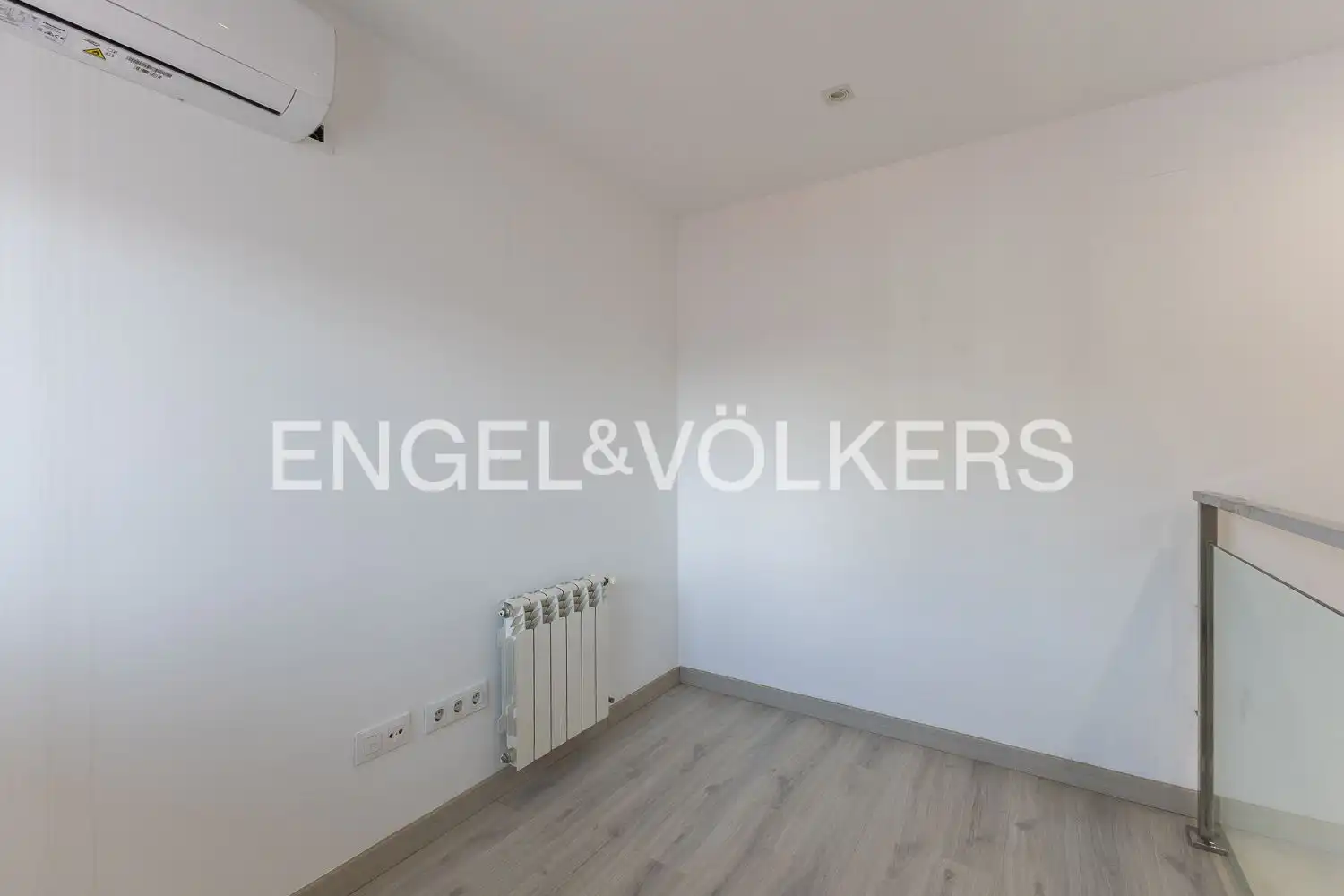 Schlafzimmer von Dachboden zur Miete in Algemesí mit Klimaanlage, Heizung und Parkett