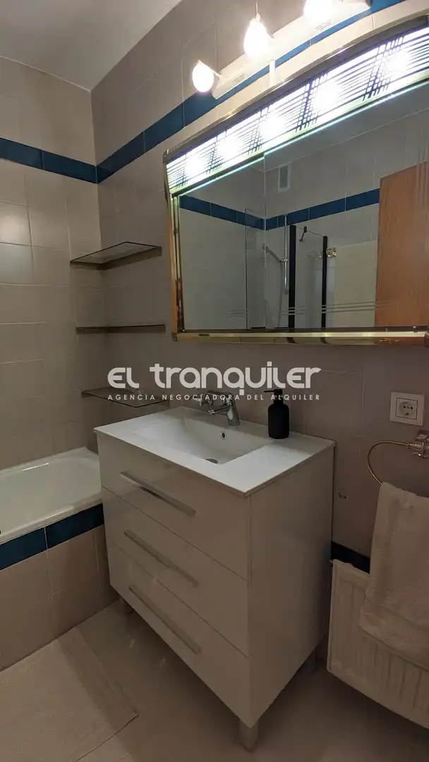 Badezimmer von Wohnung zum Verkauf in Madrid mit Klimaanlage, Parkett und Terrasse