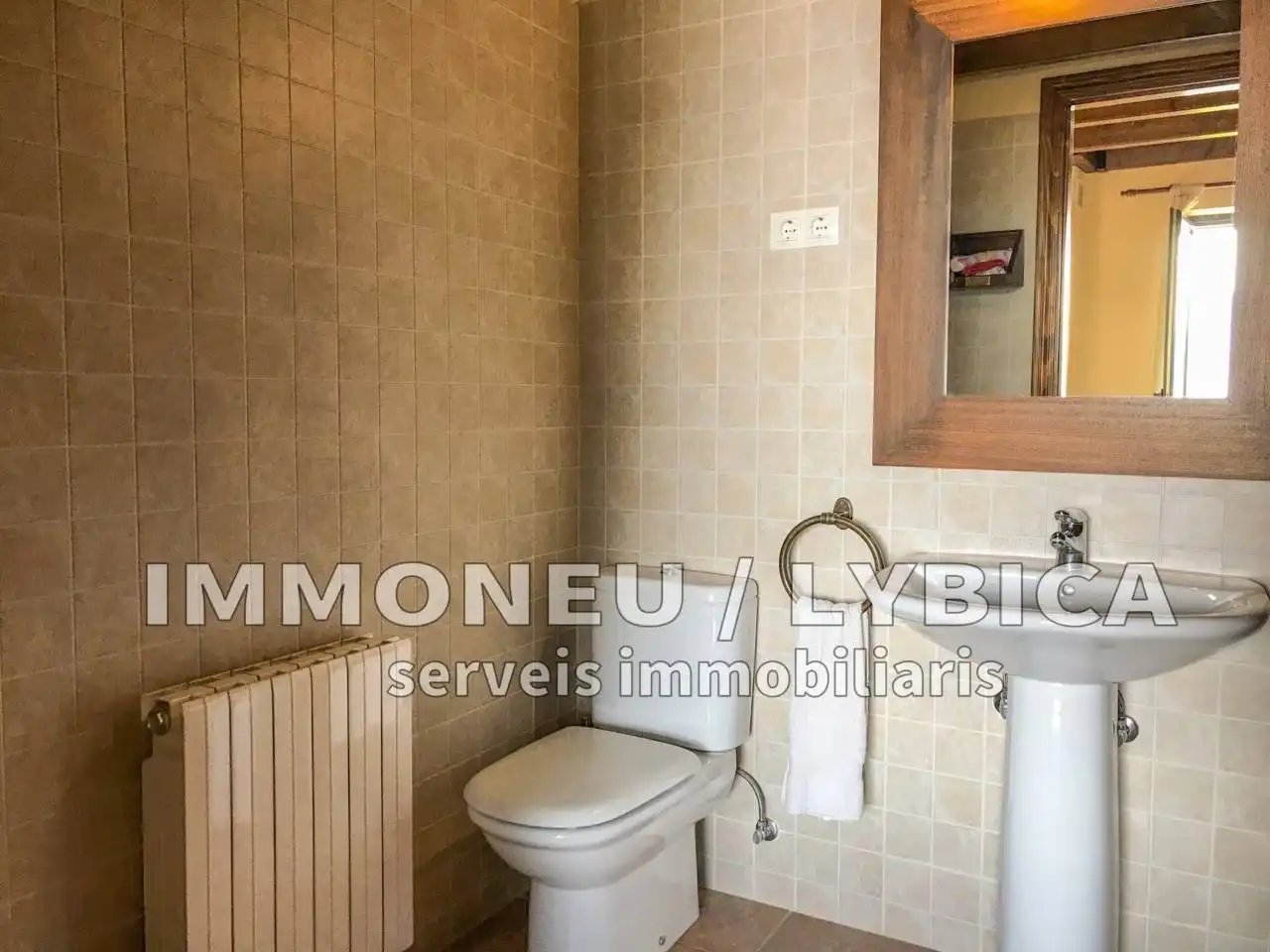 Baño de Casa o chalet en venta en Bellver de Cerdanya con Calefacción, Parquet y Terraza