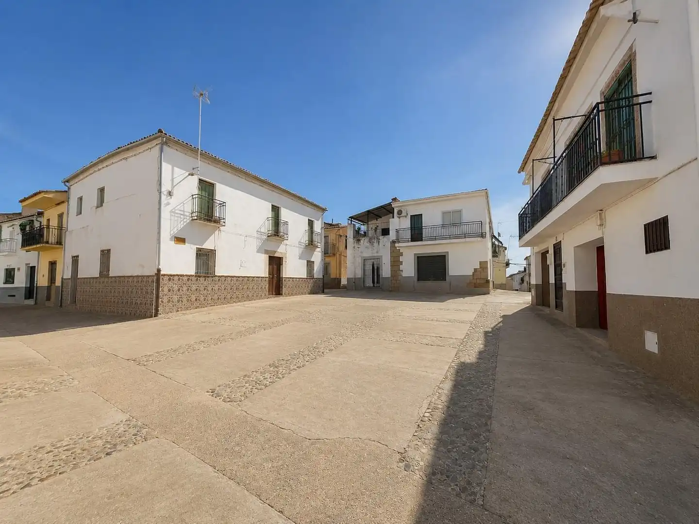 Vista exterior de Casa o chalet en venta en Casas de Millán con Calefacción, Terraza y Trastero