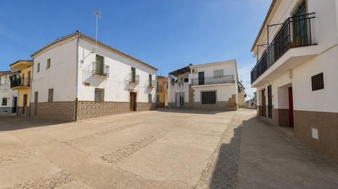Casa con gran potencial en Casas de Millán, amplia, luminosa y con terraza panorámica