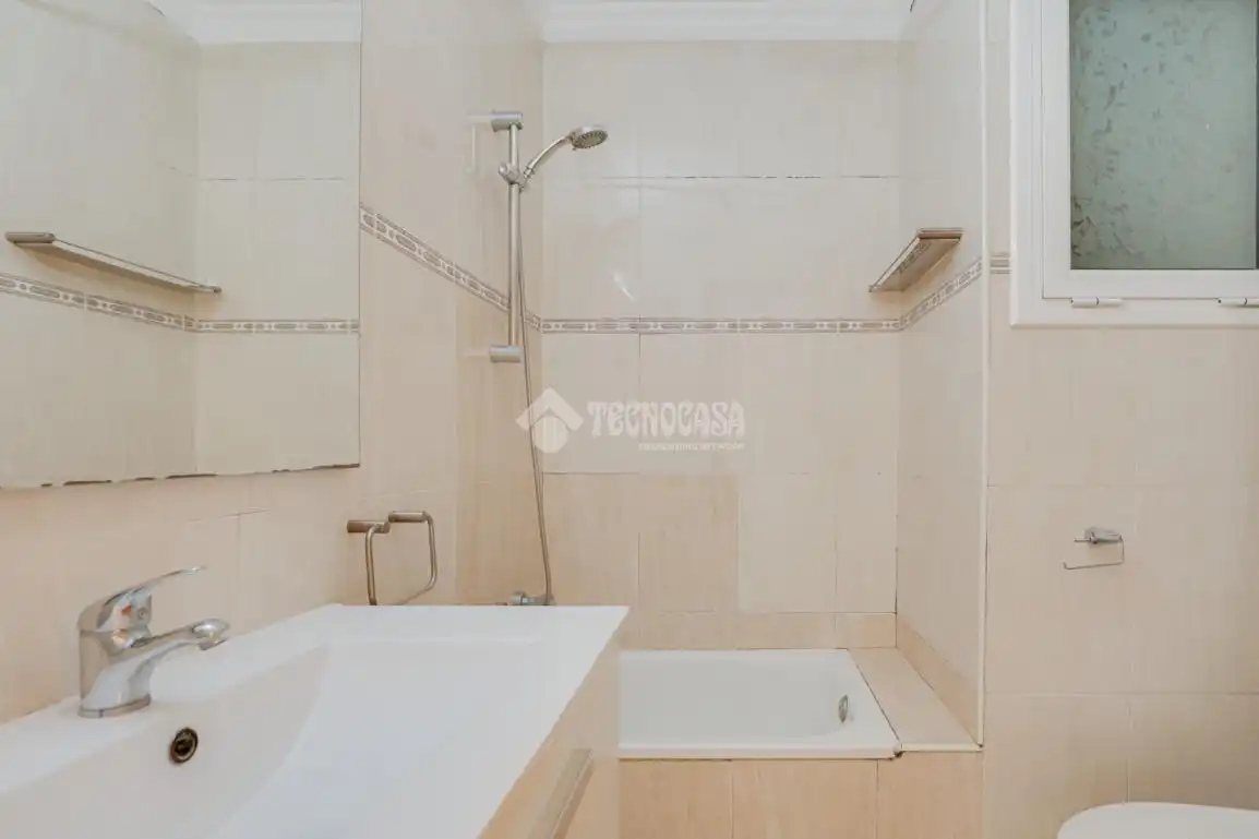 Bany de Pis en venda en Sabadell amb Aire condicionat, Calefacció i Balcó