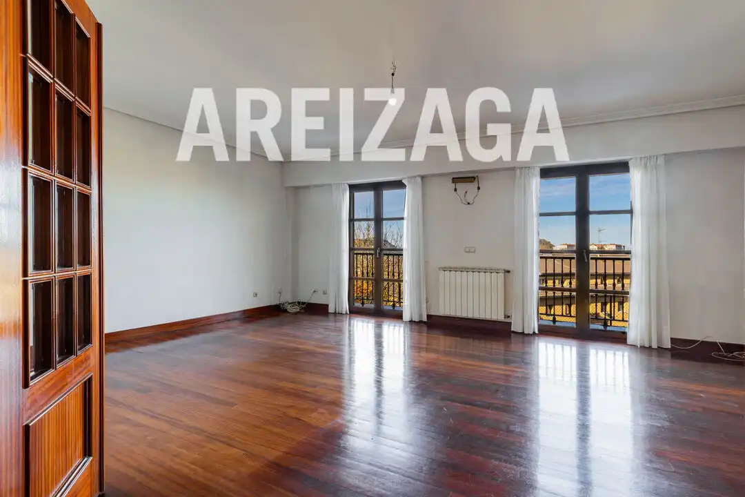 Dormitori de Casa o xalet en venda en Donostia - San Sebastián  amb Calefacció, Jardí privat i Terrassa