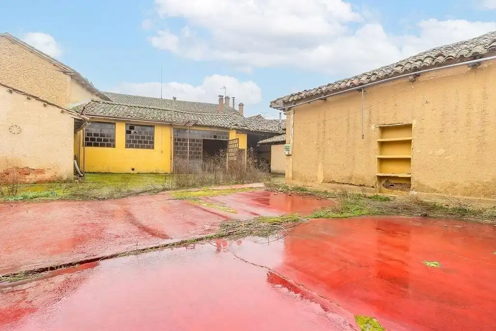 Local en venda en Gordoncillo amb Parquet