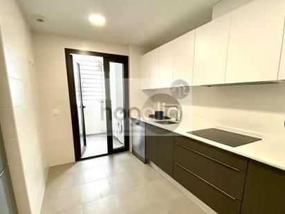 Cuina de Pis de lloguer en  Sevilla Capital amb Aire condicionat, Terrassa i Piscina
