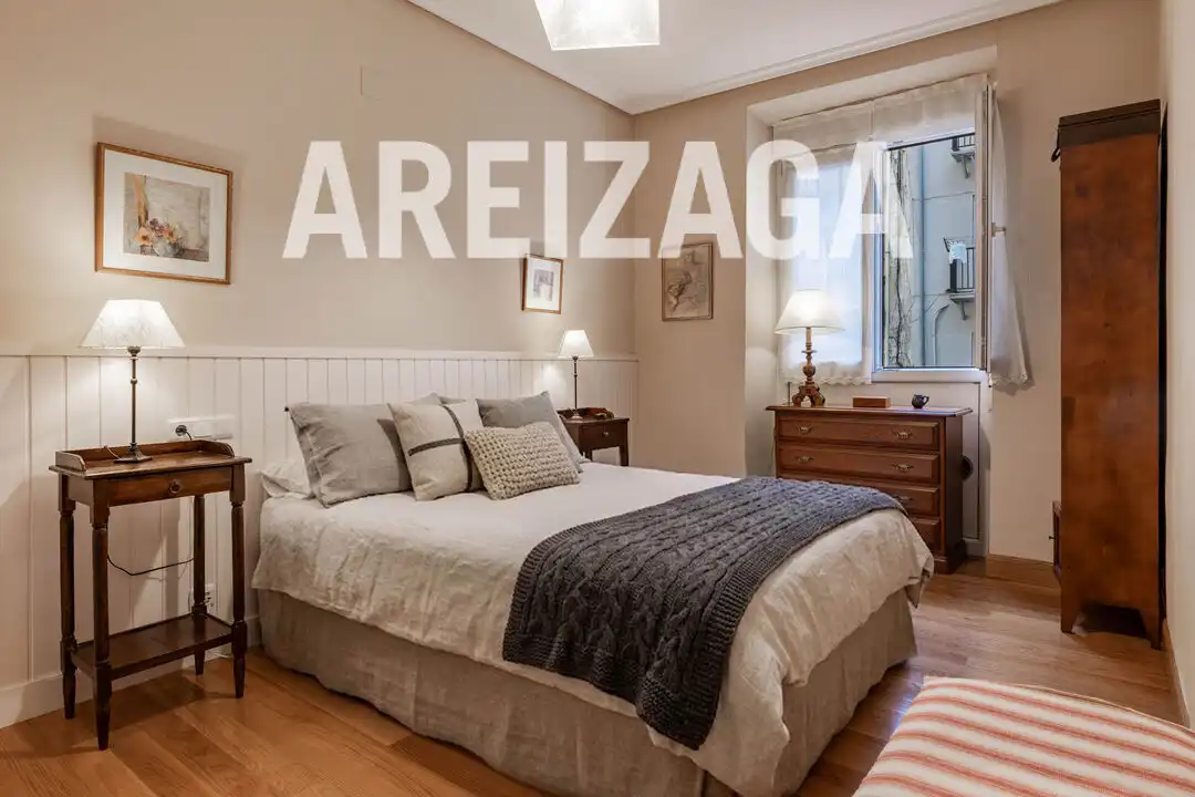 Habitación de Piso en venta en Donostia - San Sebastián  con Calefacción y Balcón
