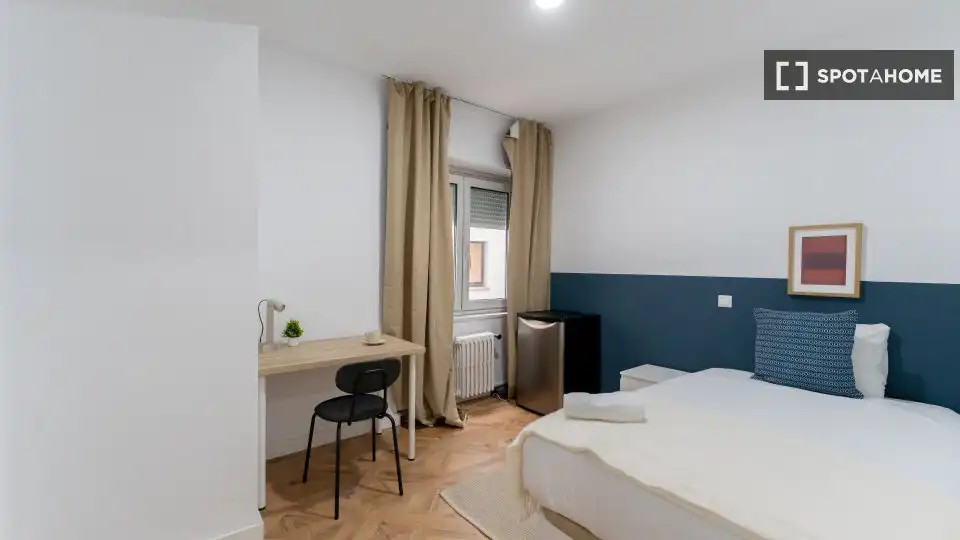 Bedroom of Flat for rent in Madrid  with Air Conditioner, Heating and Furnished