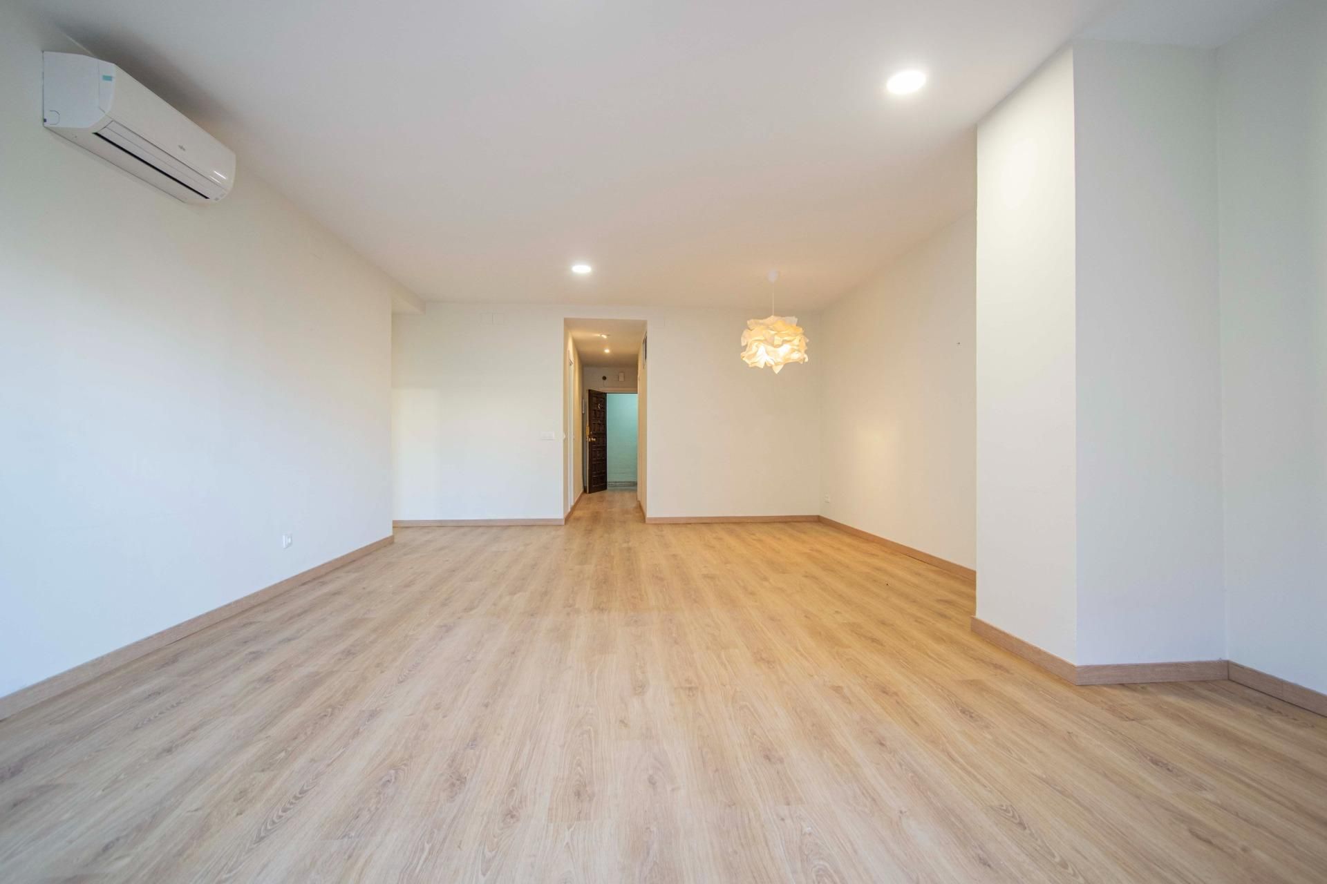 Flat for sale in  Sevilla Capital  with Air Conditioner