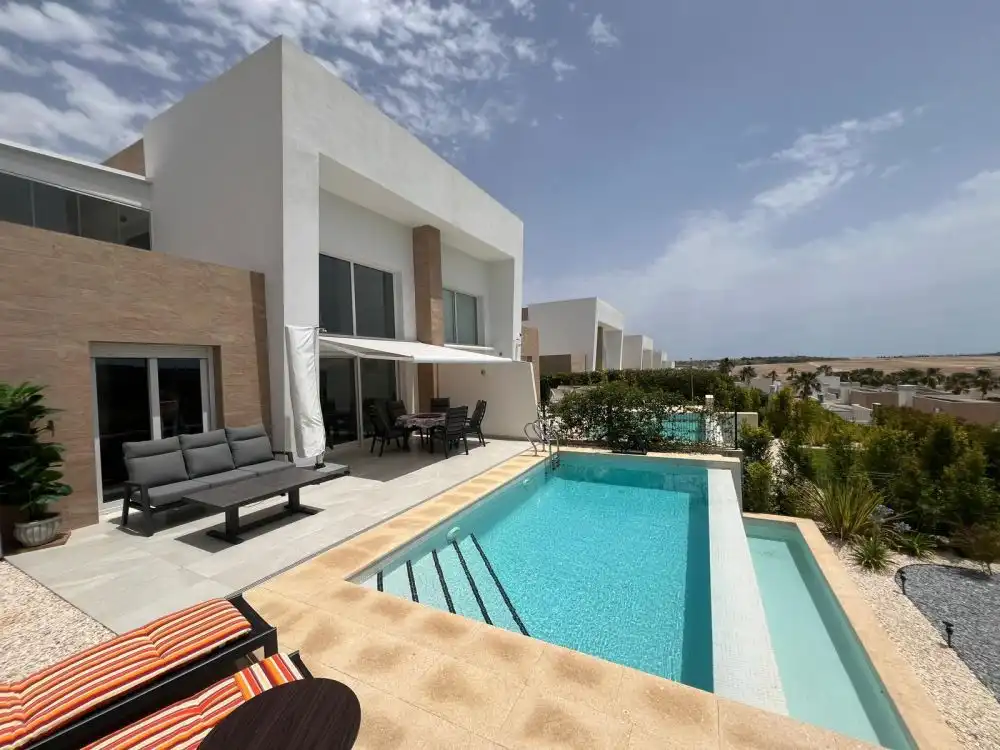 Chalet con piscina en venta en Algorfa