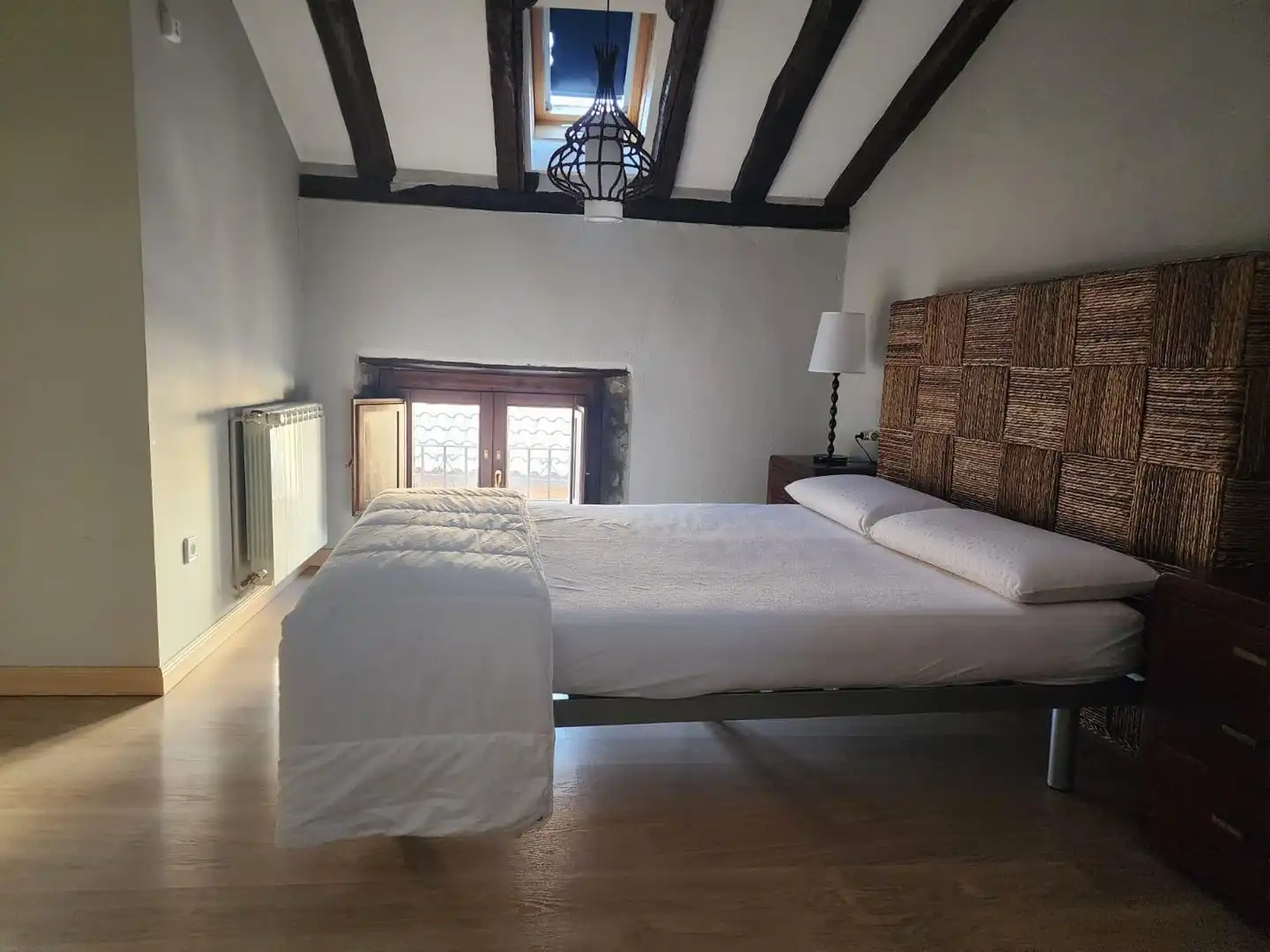 Dormitori de Pis de lloguer en Jaca amb Calefacció, Parquet i Moblat