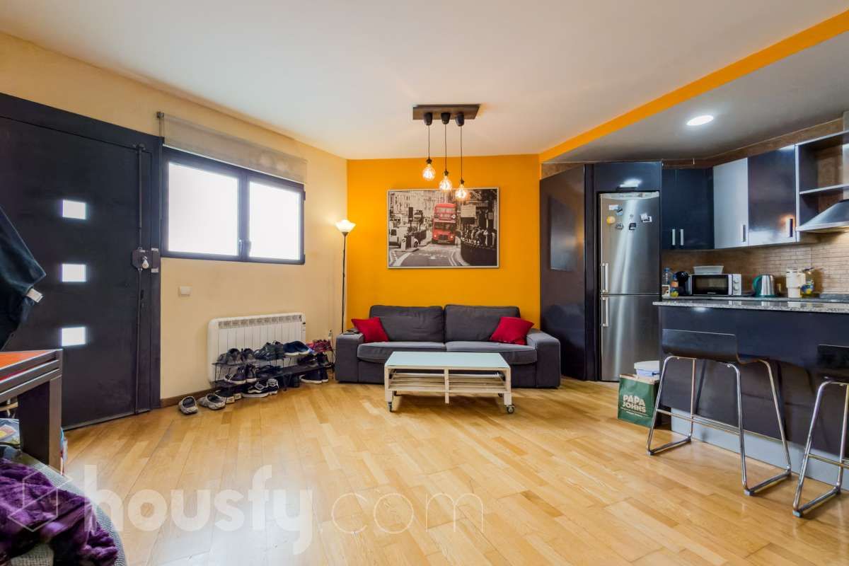 Wohnzimmer von Erdgeschoss zum Verkauf in  Barcelona Capital mit Klimaanlage, Heizung und Möbliert