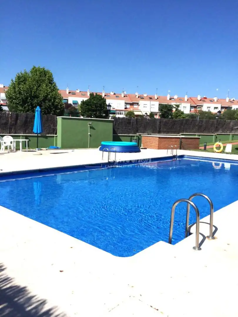 Piscina de Ático en venta en Villaviciosa de Odón con Terraza y Piscina comunitaria