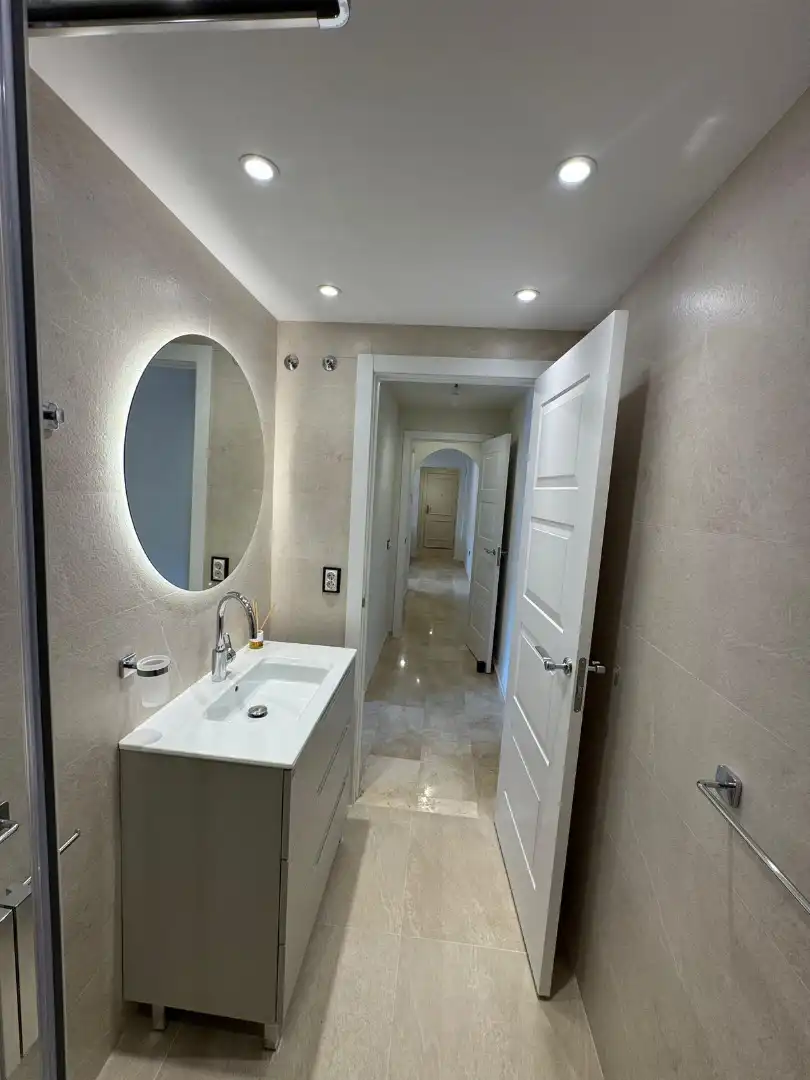Bathroom of Flat for sale in Benahavís  with Air Conditioner and Terrace