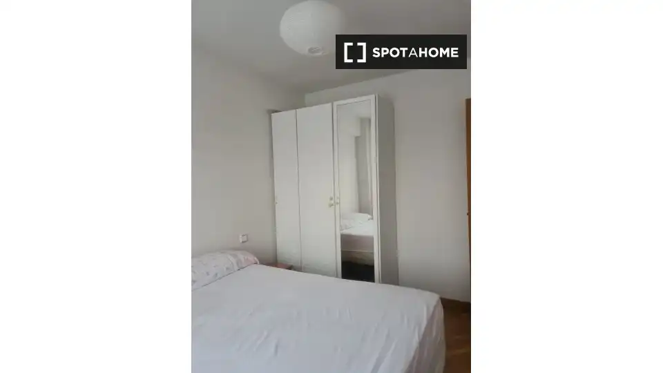 Room in Ciudad 70