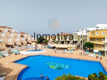 Estudi amb piscina en venda a Urbanizacion Torviscas 5