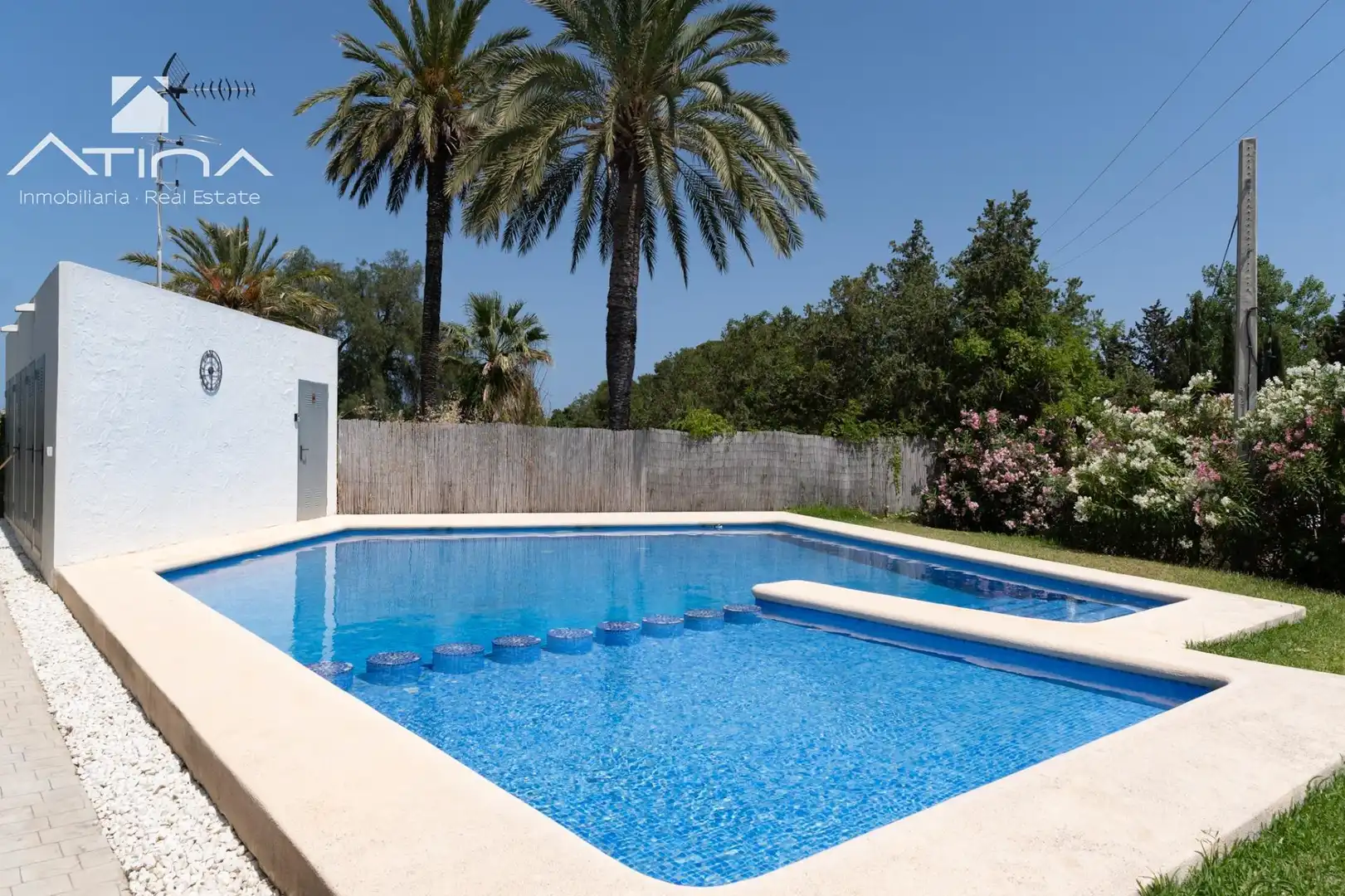 Schwimmbecken von Einfamilien-Reihenhaus zum Verkauf in Jávea / Xàbia mit Klimaanlage, Terrasse und Gemeinschaftspool