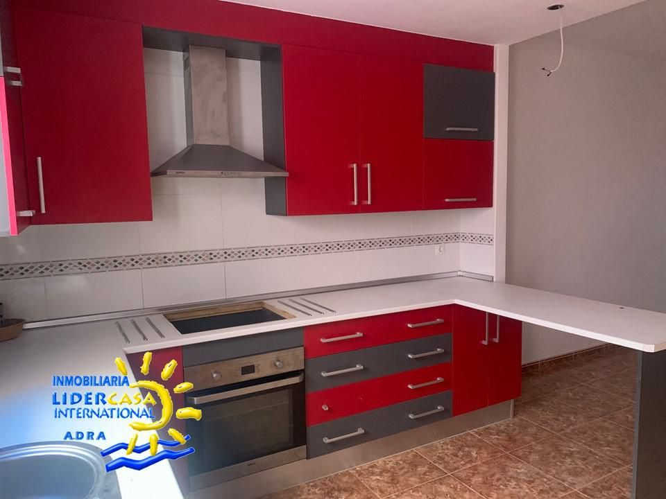 Cuina de Casa o xalet en venda en Adra amb Terrassa