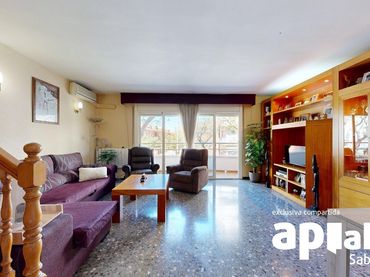 Casa a schiera con balcone in vendita a Centre - Eixample – Can Llobet