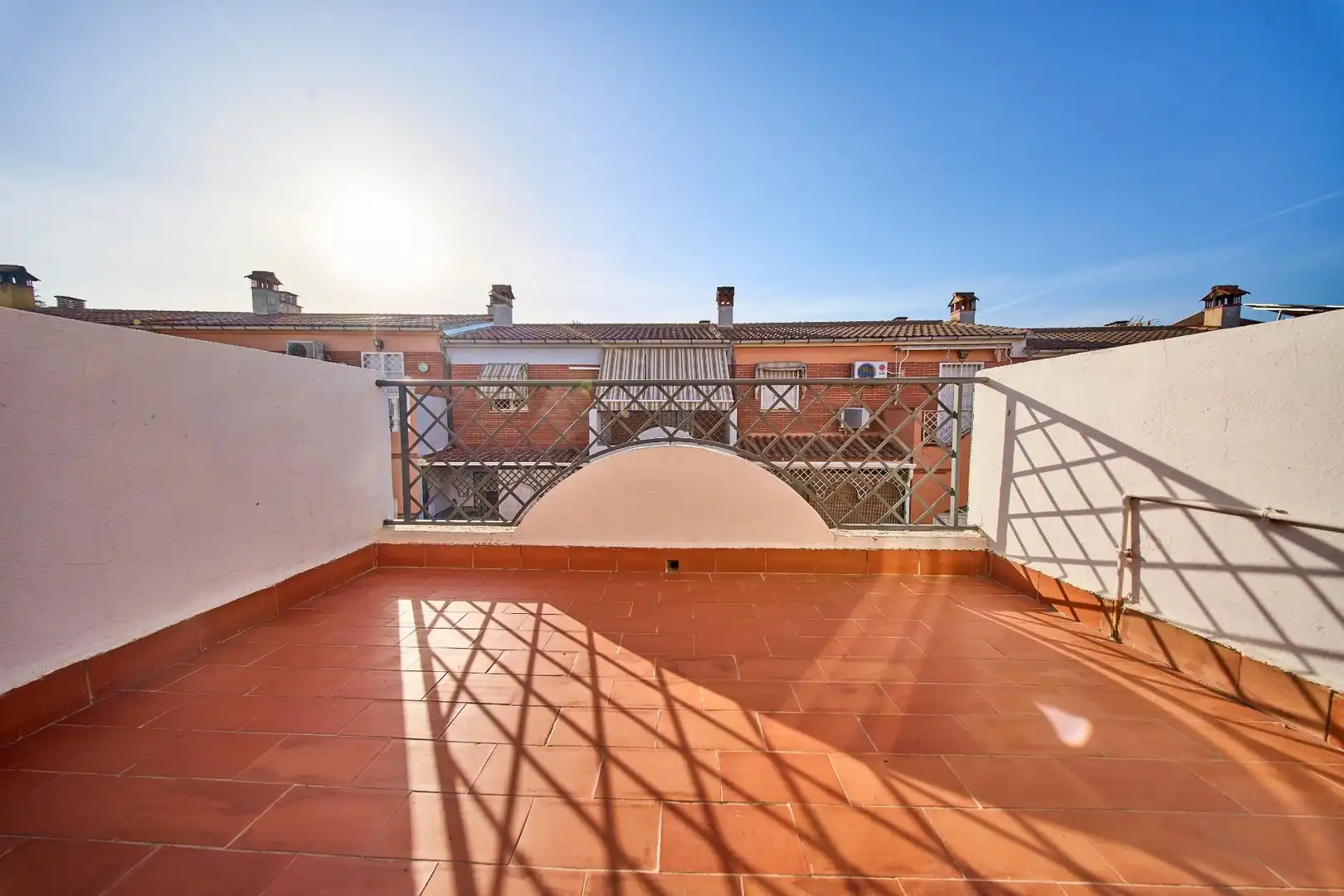 Terrasse von Einfamilien-Reihenhaus zum Verkauf in Jun