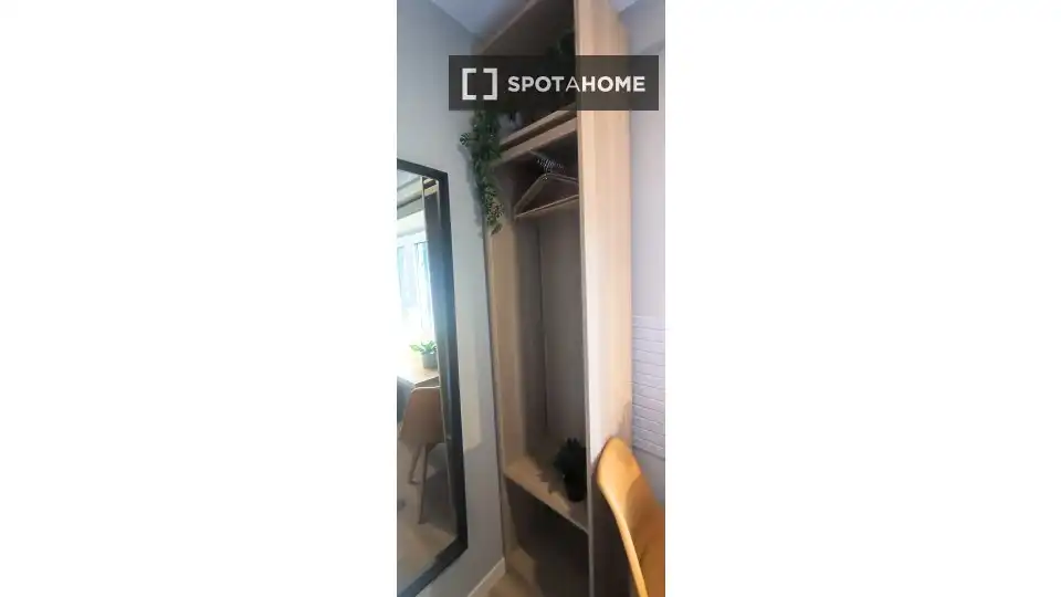 Habitación de Piso para compartir en Segovia con Aire acondicionado, Calefacción y Amueblado