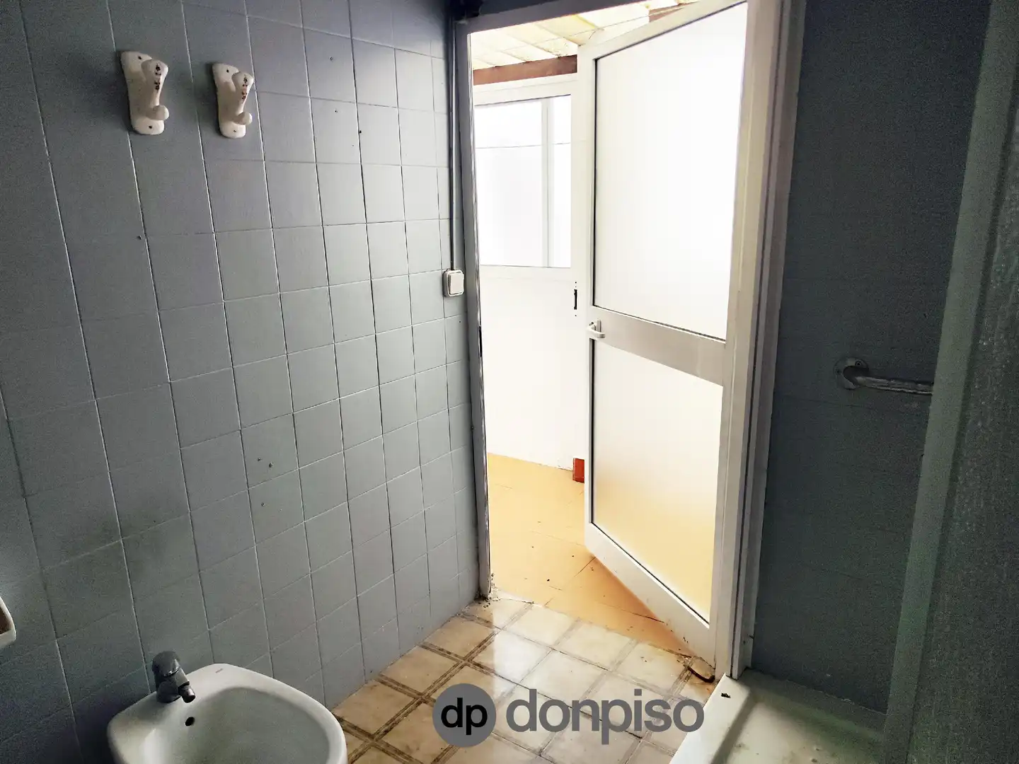 Badezimmer von Einfamilien-Reihenhaus zum Verkauf in Ayamonte mit Terrasse
