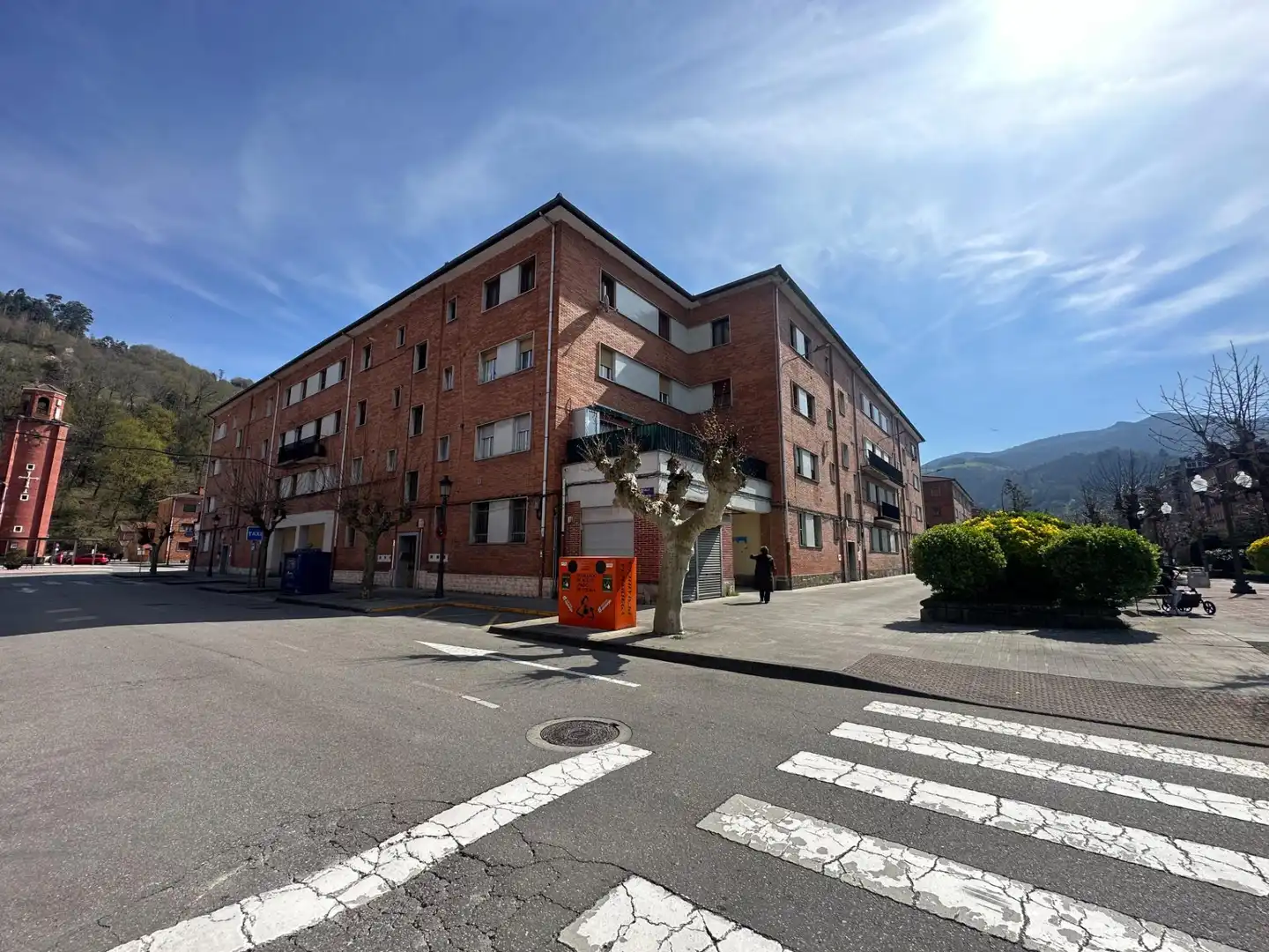 Vista exterior de Piso en venta en San Martín del Rey Aurelio con Calefacción, Trastero y Balcón