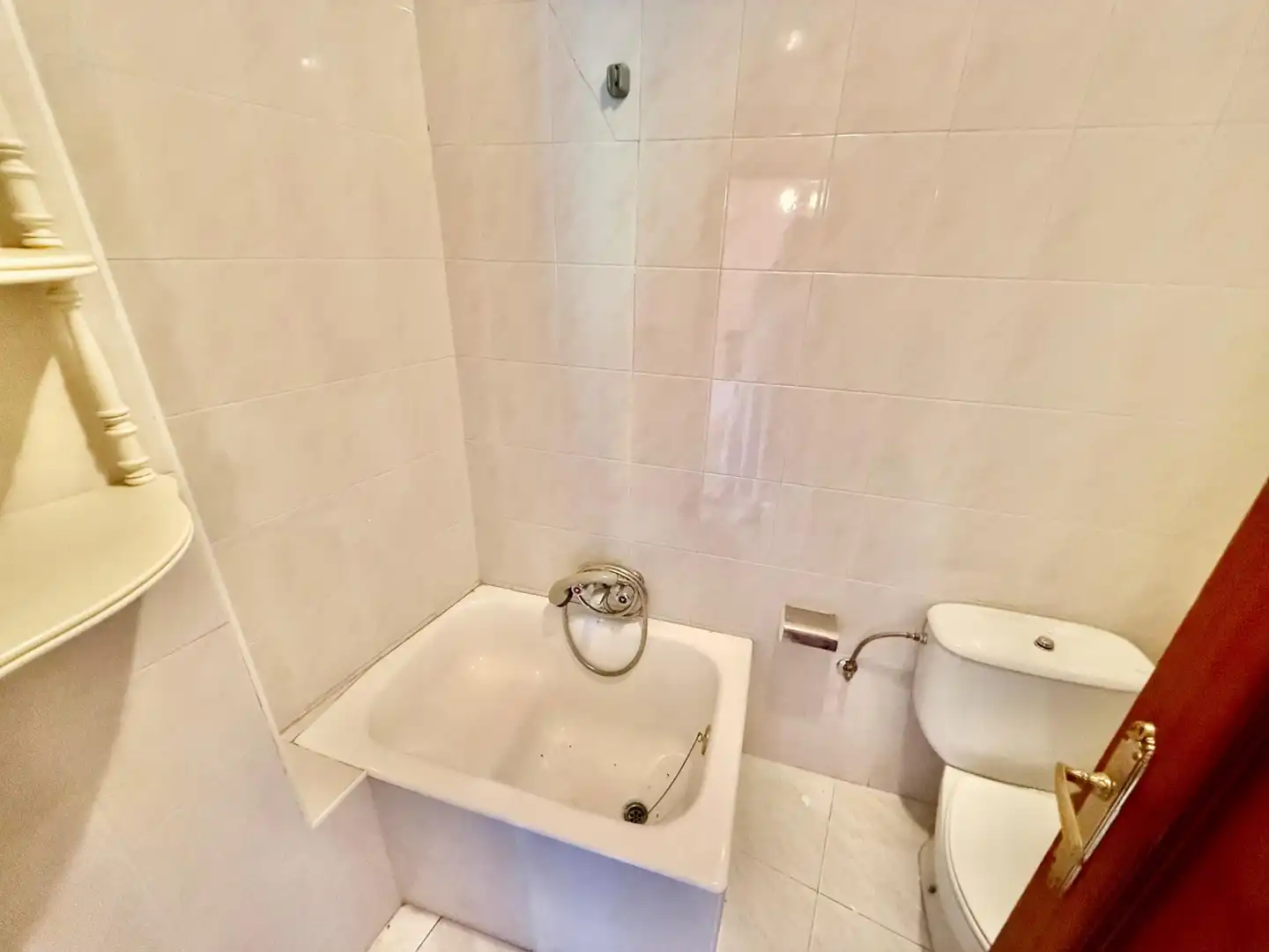 Bathroom of Buildings for sale in Villaquejida