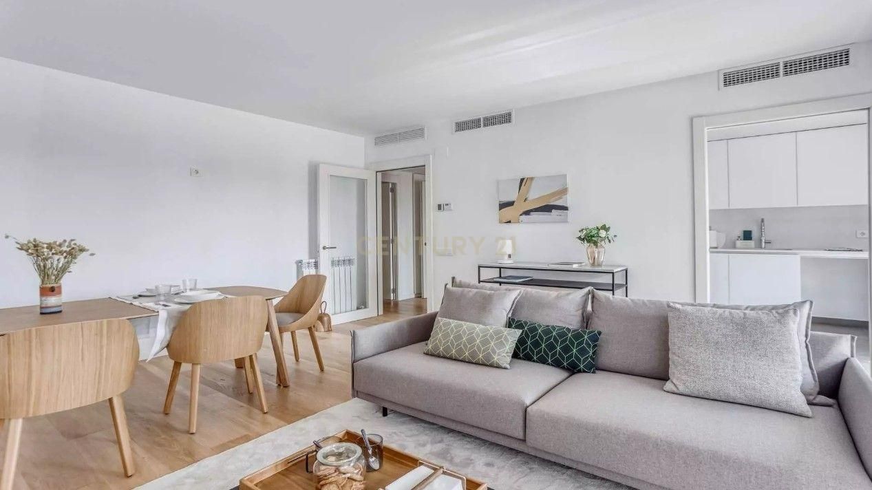 Sala d'estar de Apartament en venda en Sant Cugat del Vallès amb Aire condicionat, Jardí privat i Piscina