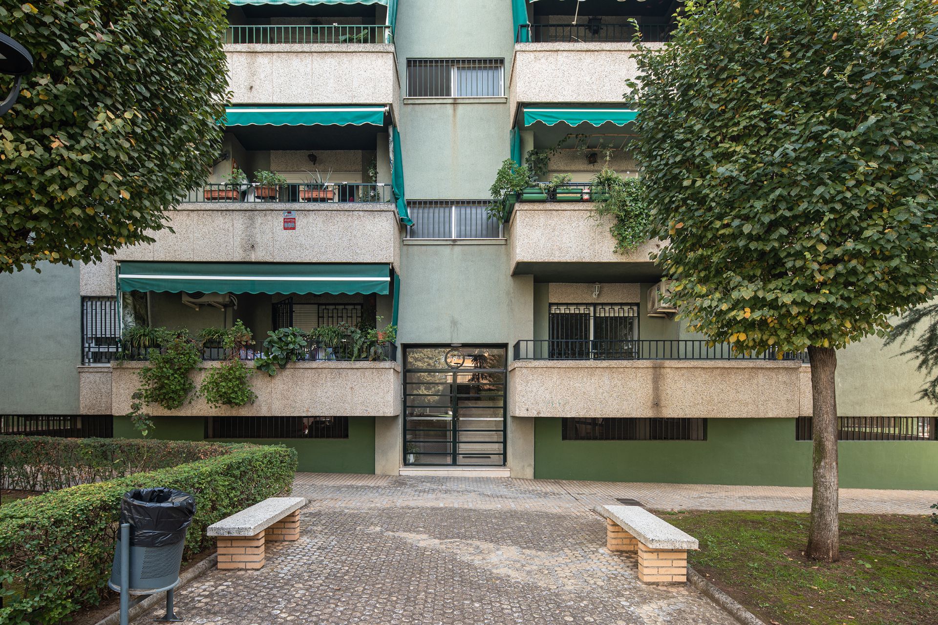 Exterior view of Flat for sale in  Granada Capital  with Air Conditioner, Terrace and Balcony