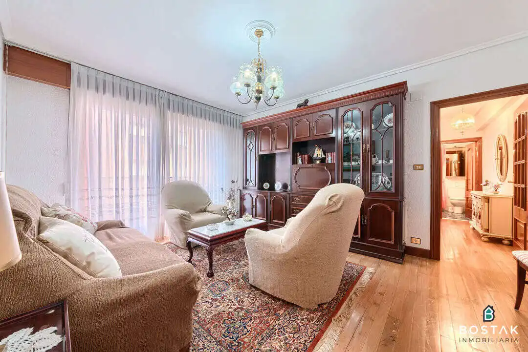 Living room of Flat for sale in Bilbao   with Heating, Furnished and Balcony