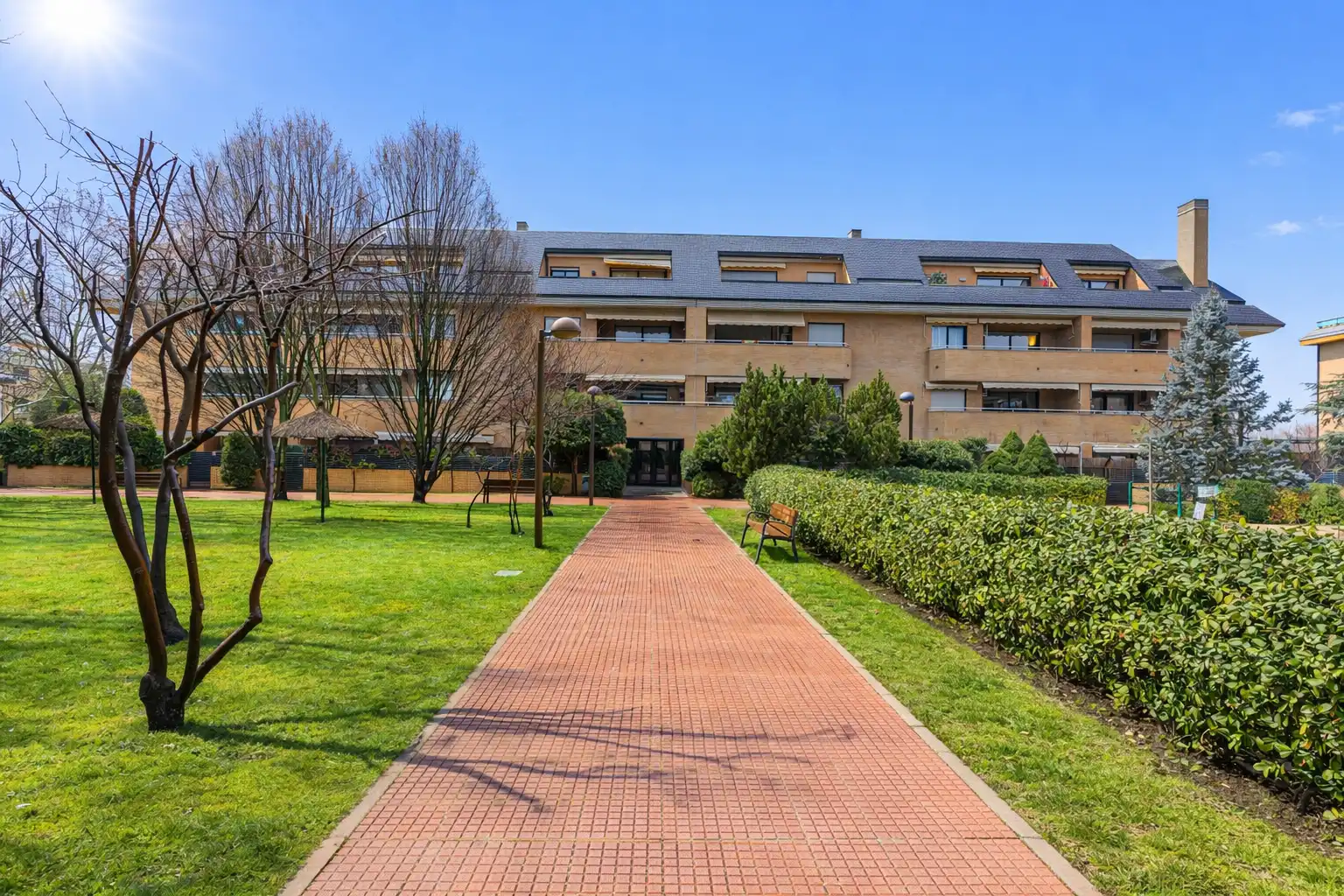 Vista exterior de Piso en venta en Las Rozas de Madrid con Aire acondicionado, Calefacción y Jardín privado
