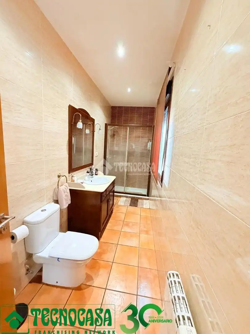 Baño de Casa adosada en venta en Burujón con Aire acondicionado, Calefacción y Terraza
