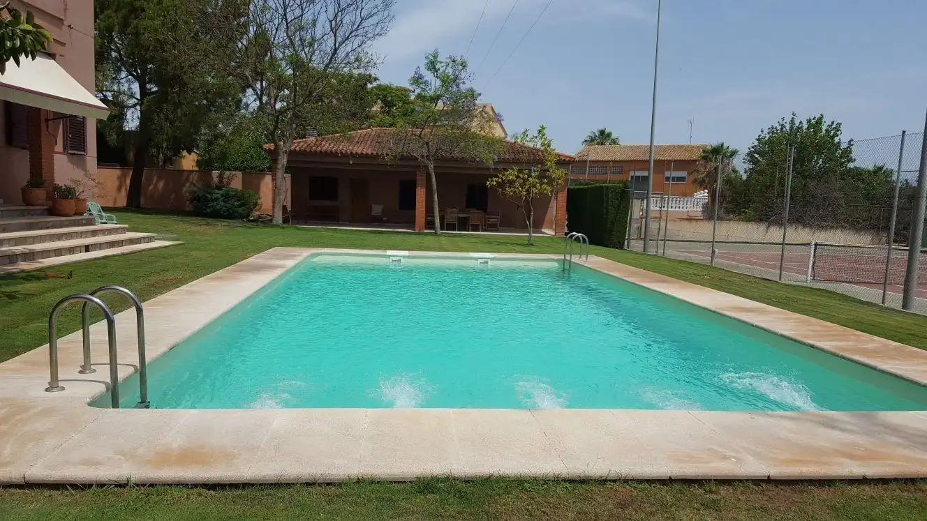 Piscina de Casa o xalet en venda en La Pobla de Vallbona amb Aire condicionat, Calefacció i Piscina
