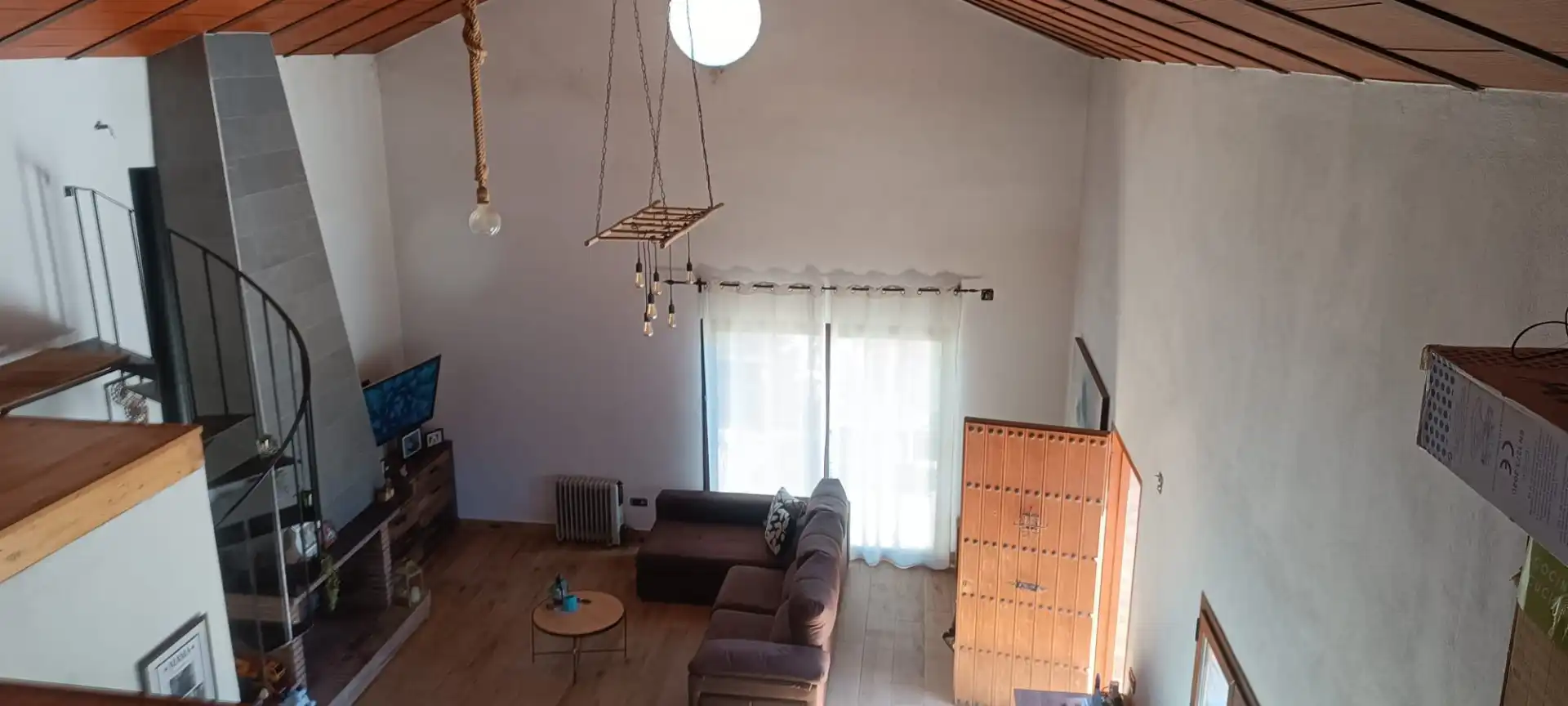 Sala d'estar de Finca rústica en venda en Estepona amb Jardí privat