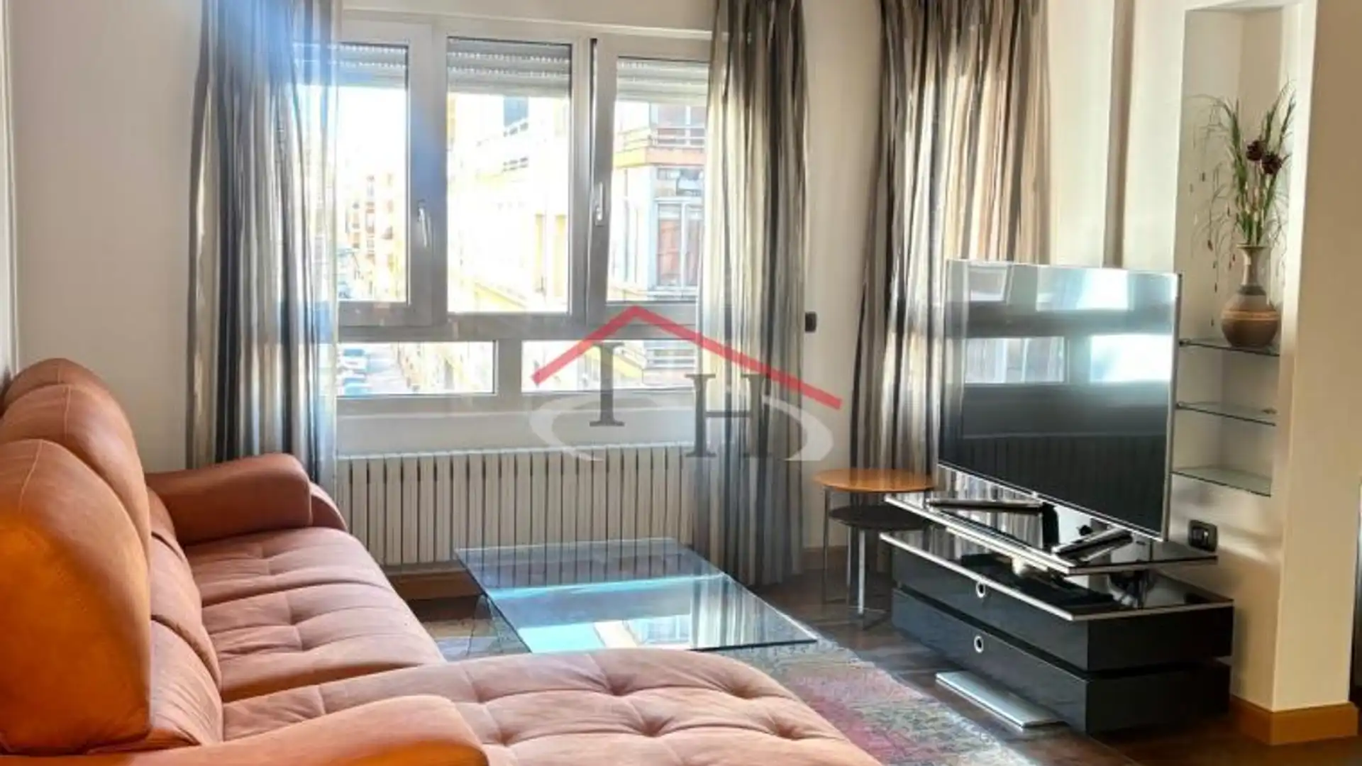 Sala de estar de Piso de alquiler en León Capital  con Calefacción, Parquet y Terraza